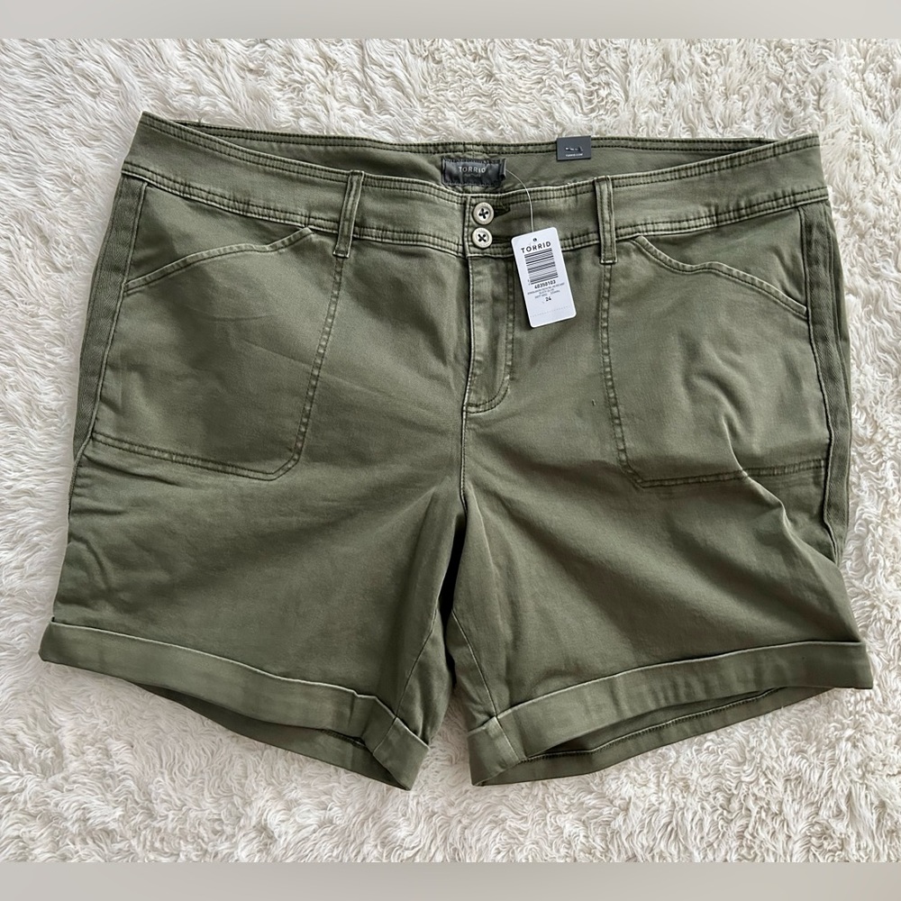 NWT Bermuda Aviator Stretch Twill Mid-Rise Short